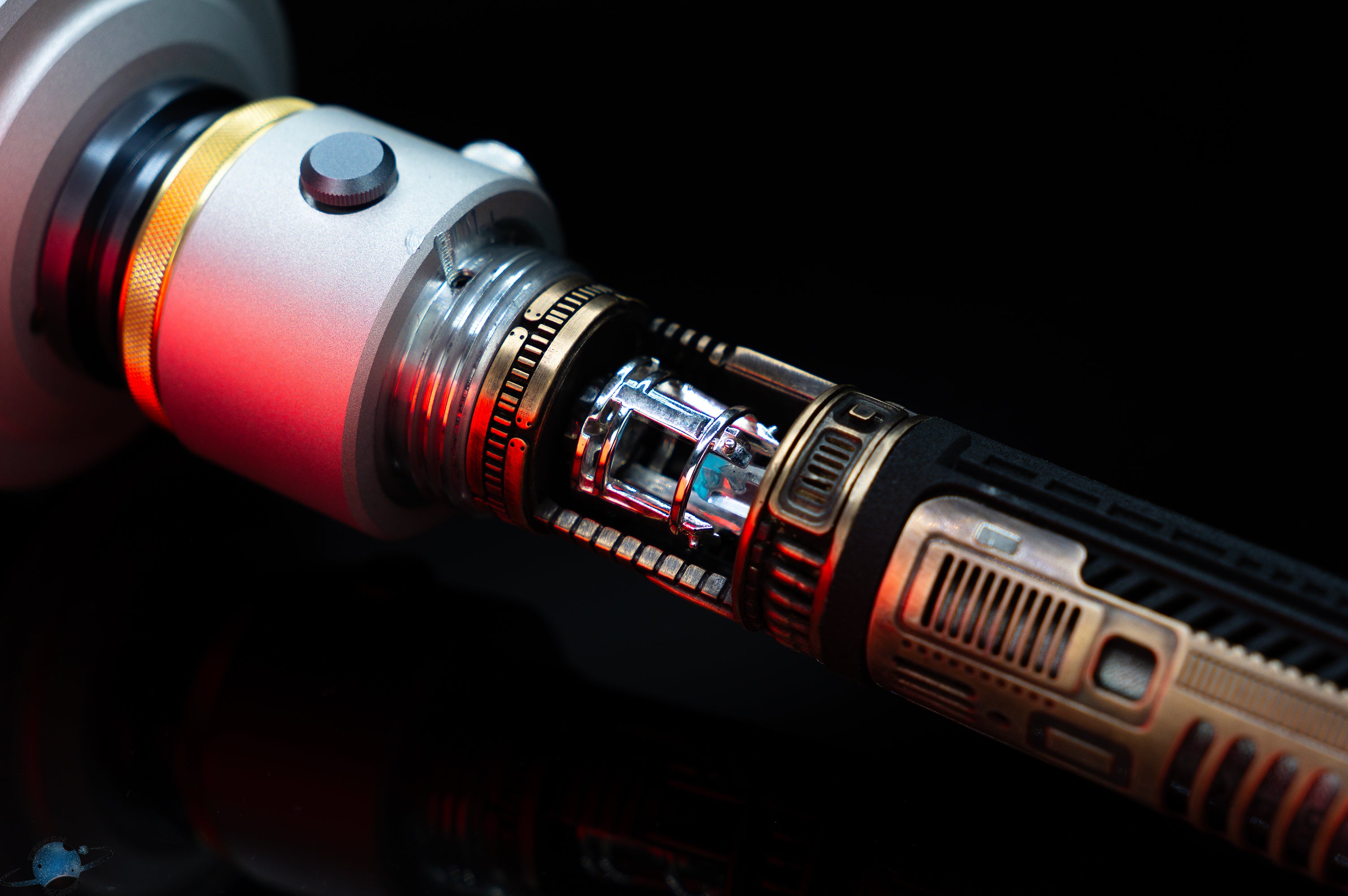 AZ Sabers 'Duum' With a Hybrid Chassis