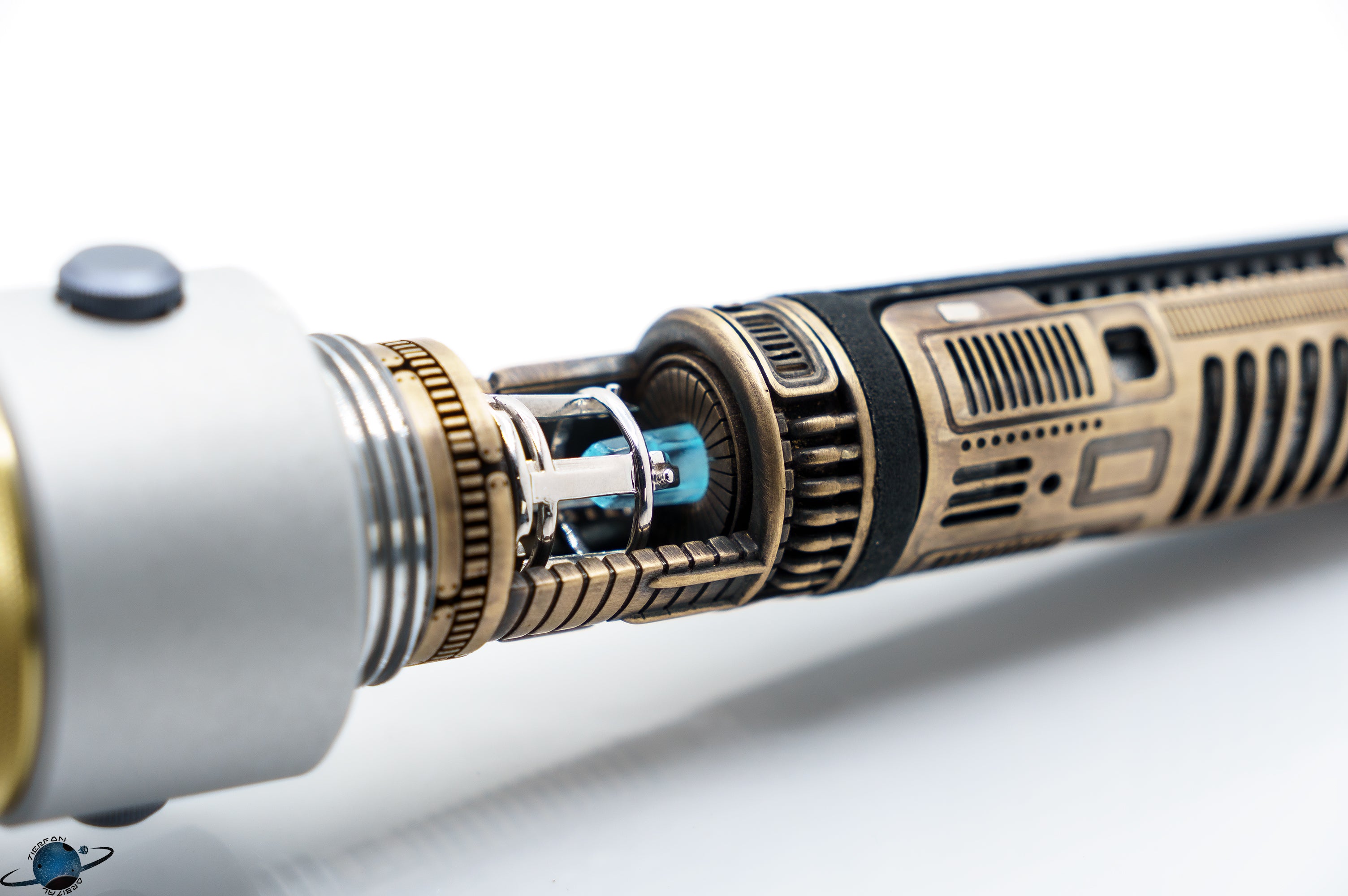 AZ Sabers 'Duum' With a Hybrid Chassis