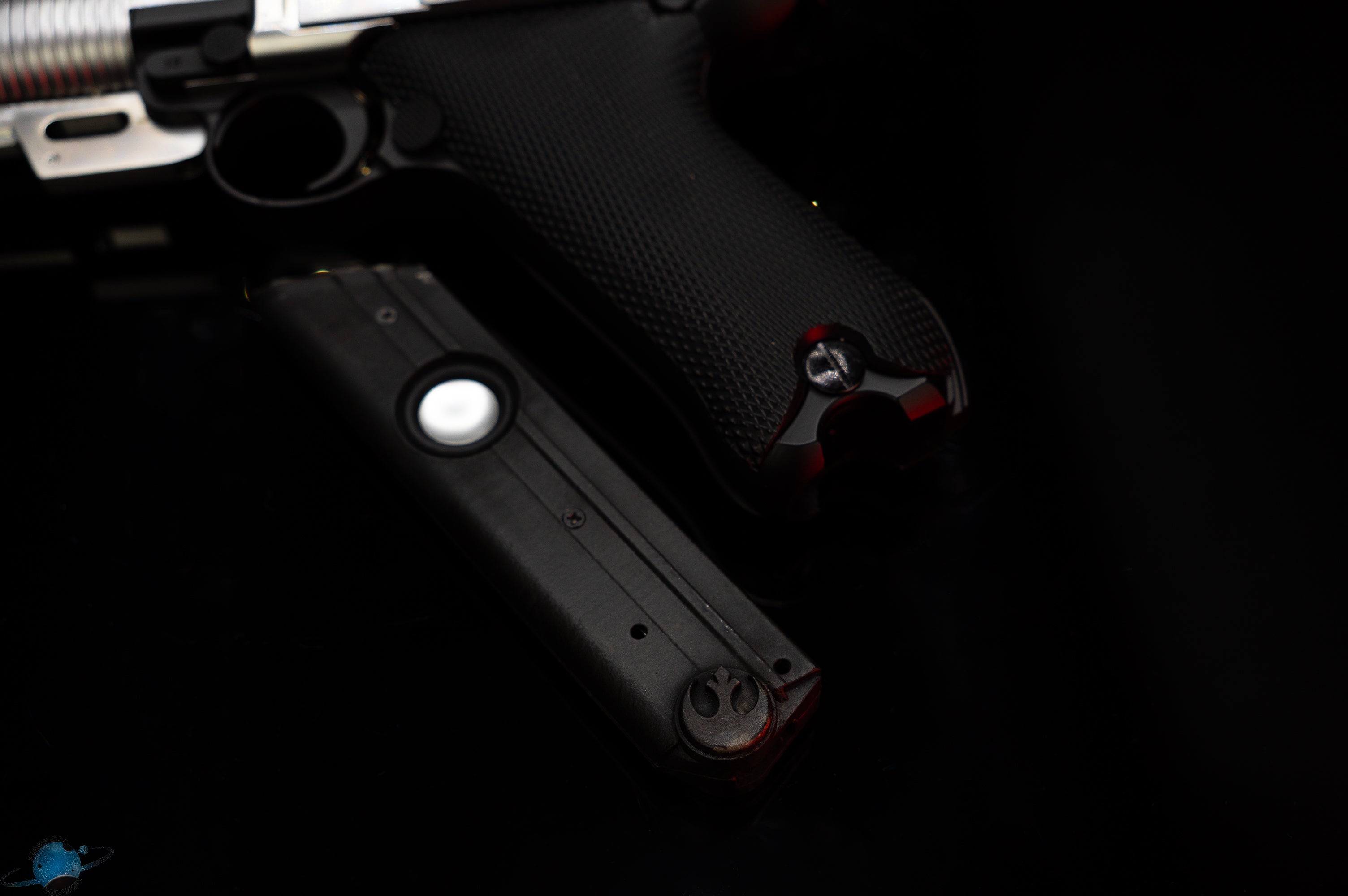 A-180 'Jyn Erso' Blaster Install with Removable Proffie Magazine