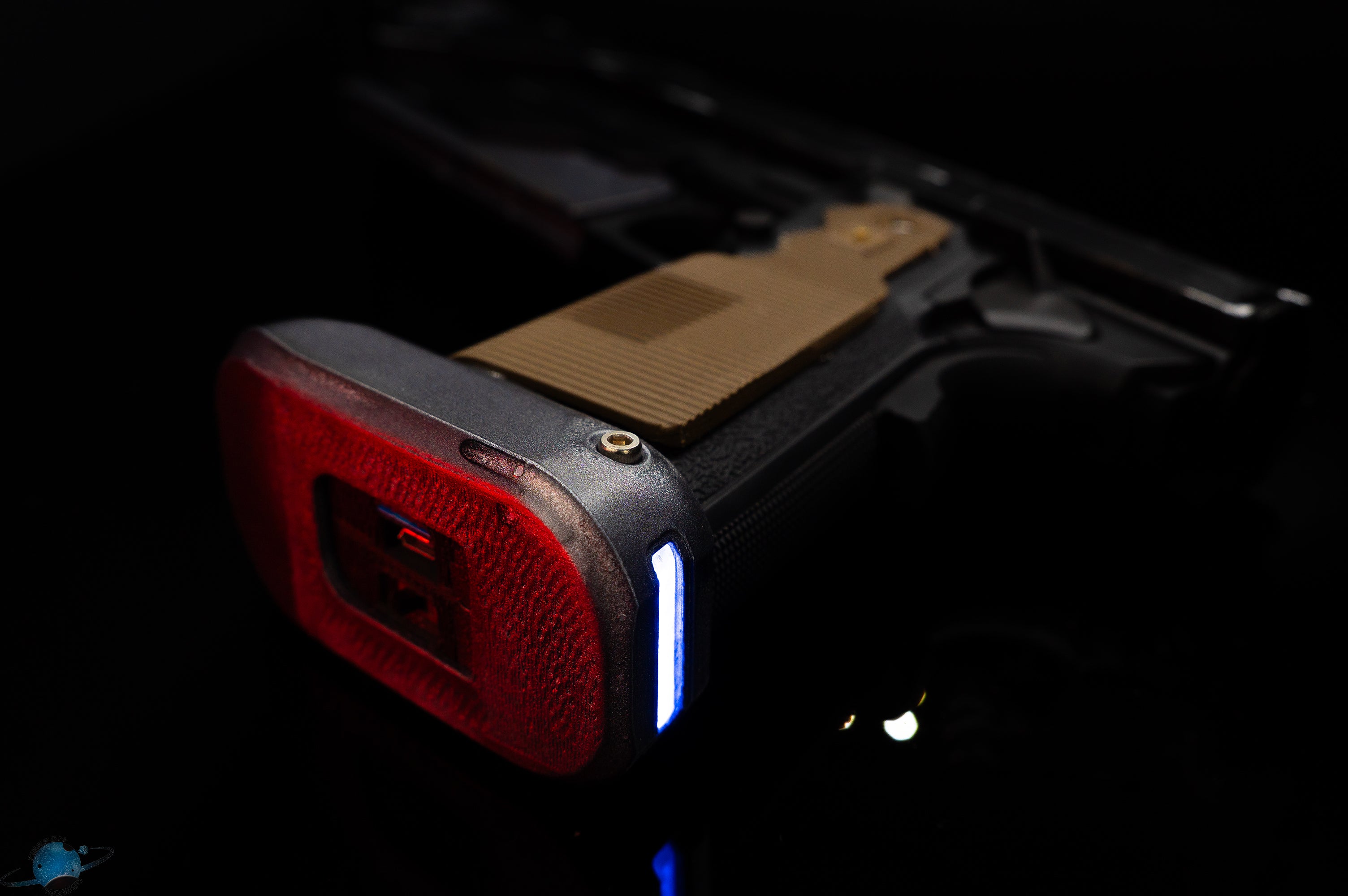 Westar35 'Bo Katan' Blaster Install with Removable Proffie Magazine