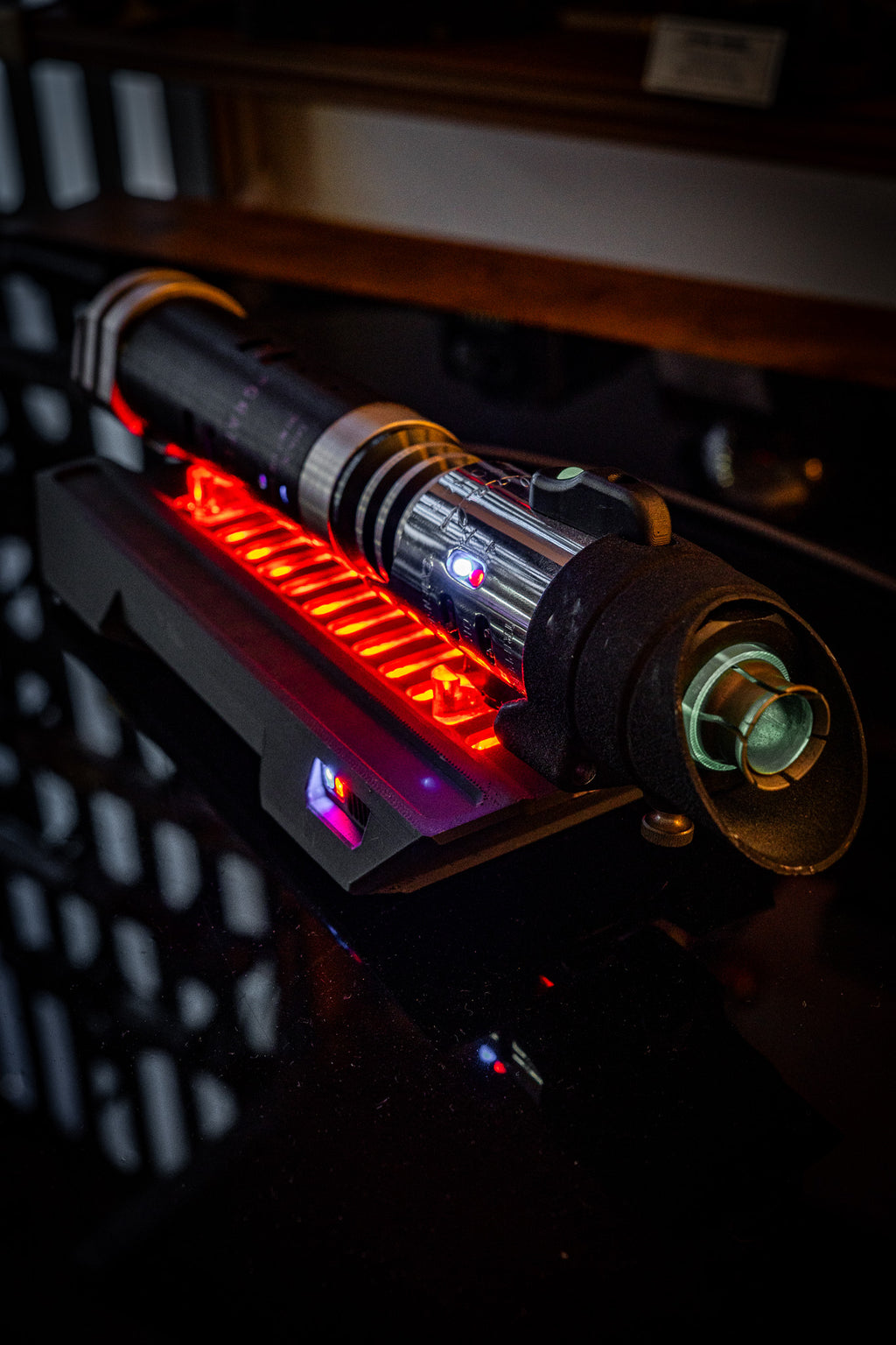 Lit 'Smart' Lightsaber Stand